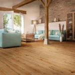 globoko krtačen s črno kitanimi razpokami